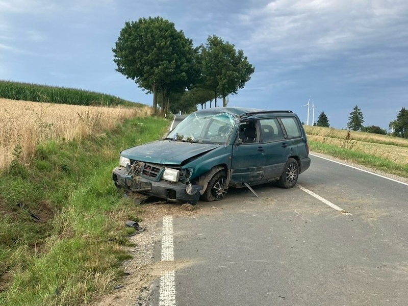 POL-HX: Geländewagen kommt von der Straße ab und überschlägt sich - Foto: presseportal.de