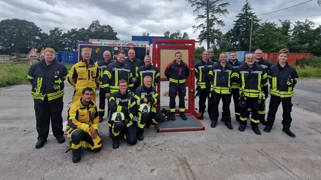 FW-KLE: Freiwillige Feuerwehr Bedburg-Hau - Seminar für Zugangstechniken in Mönchengladbach erfolgreich durchgeführt - Bild: presseportal.de