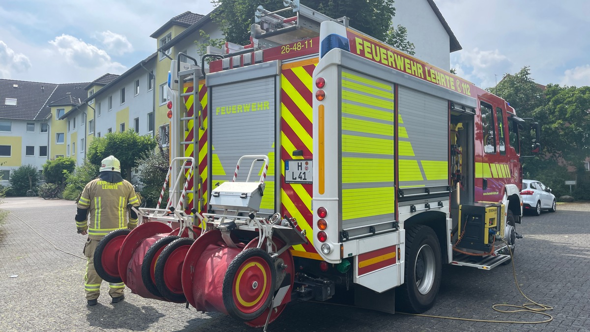 FW Lehrte: Heißes Öl im Topf entzündet sich - Foto: presseportal.de