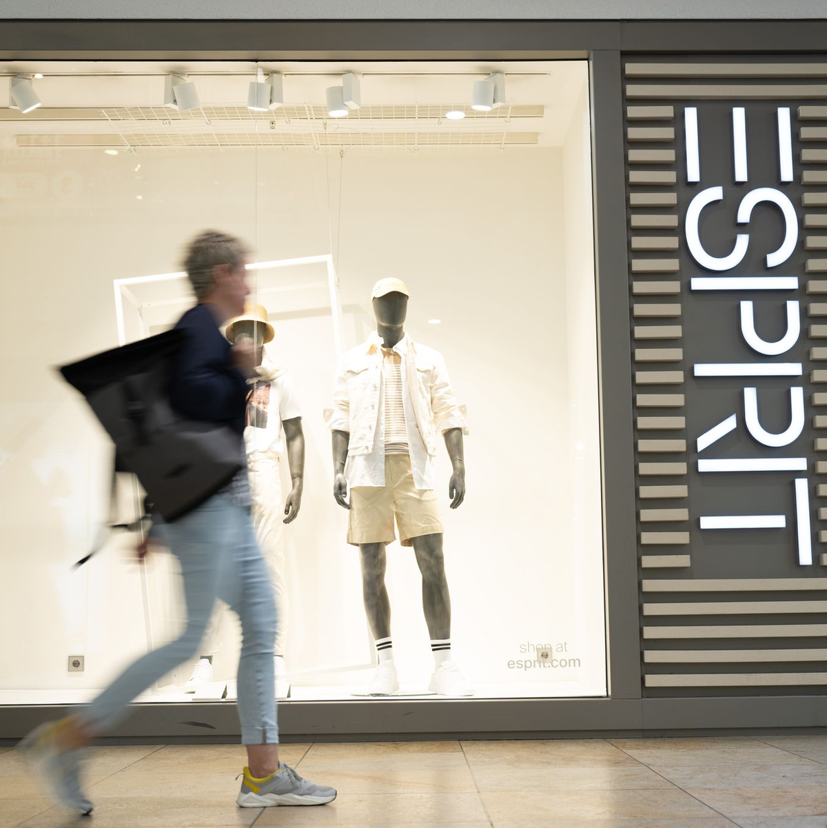 Filialen von Esprit wird es in deutschen Innenstädten künftig nicht mehr geben. - Foto: Sebastian Kahnert/dpa