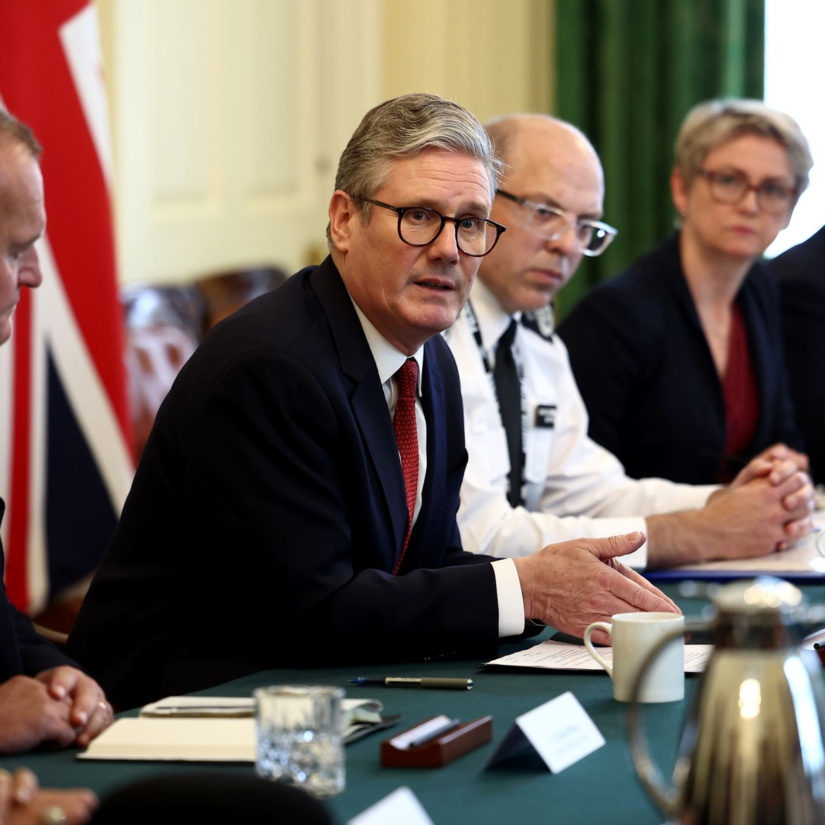 Premier Starmer sicherte der Polizei die Rückendeckung seiner Regierung zu. - Foto: Henry Nicholls/PA Wire/dpa