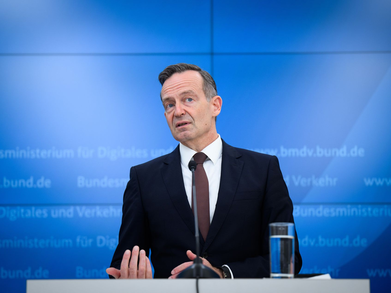 Will Verbesserungen bei der Bahn: Verkehrsminister Wissing. (Archivbild) - Foto: Bernd von Jutrczenka/dpa