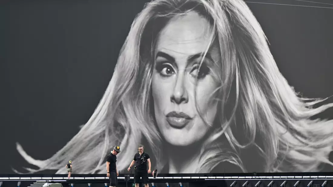 In München wurde für Adele eigens eine Bühne entwickelt. - Bild: Uwe Lein/dpa
