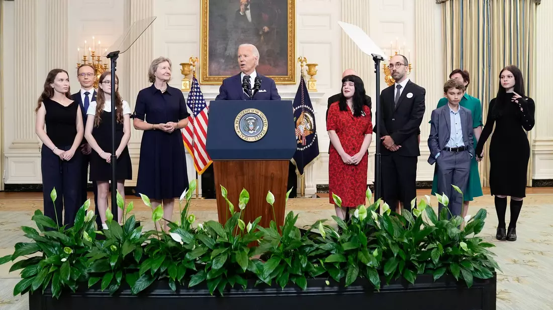 Biden sichert dem Verbündeten Unterstützung zu. - Bild: Evan Vucci/AP