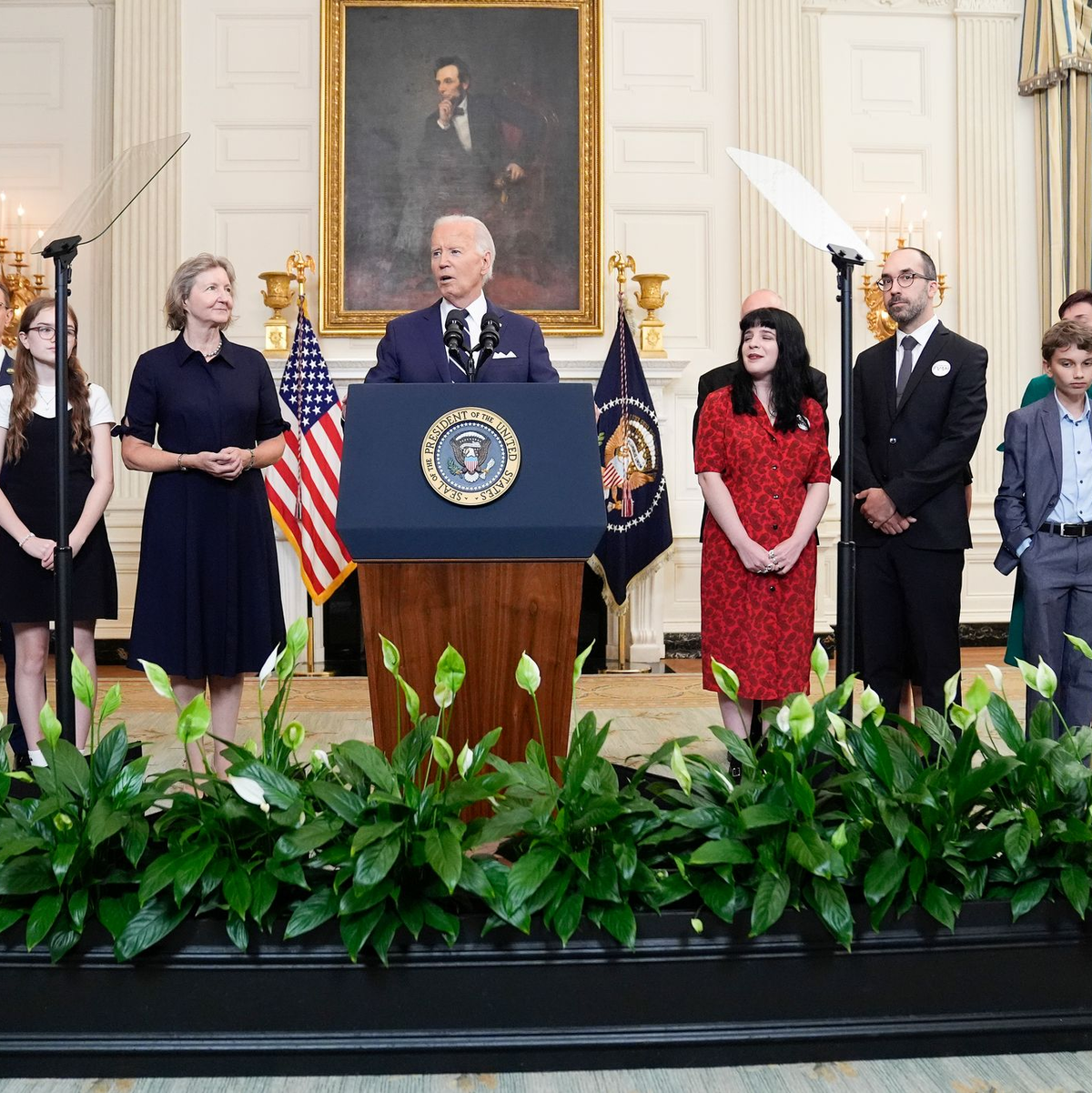 Biden sichert dem Verbündeten Unterstützung zu. - Foto: Evan Vucci/AP