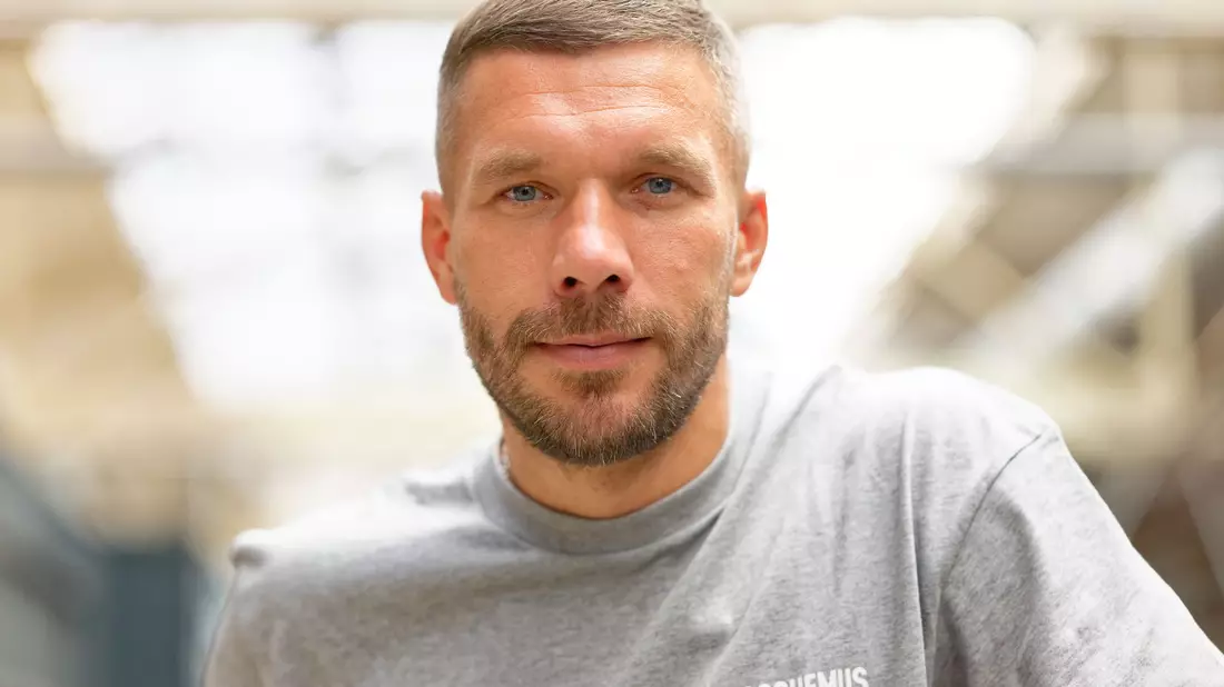 Podolski sagt, er sei «anders geschnitzt» als heutige Generationen. - Bild: Henning Kaiser/dpa