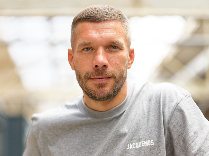 Podolski sagt, er sei «anders geschnitzt» als heutige Generationen. - Foto: Henning Kaiser/dpa