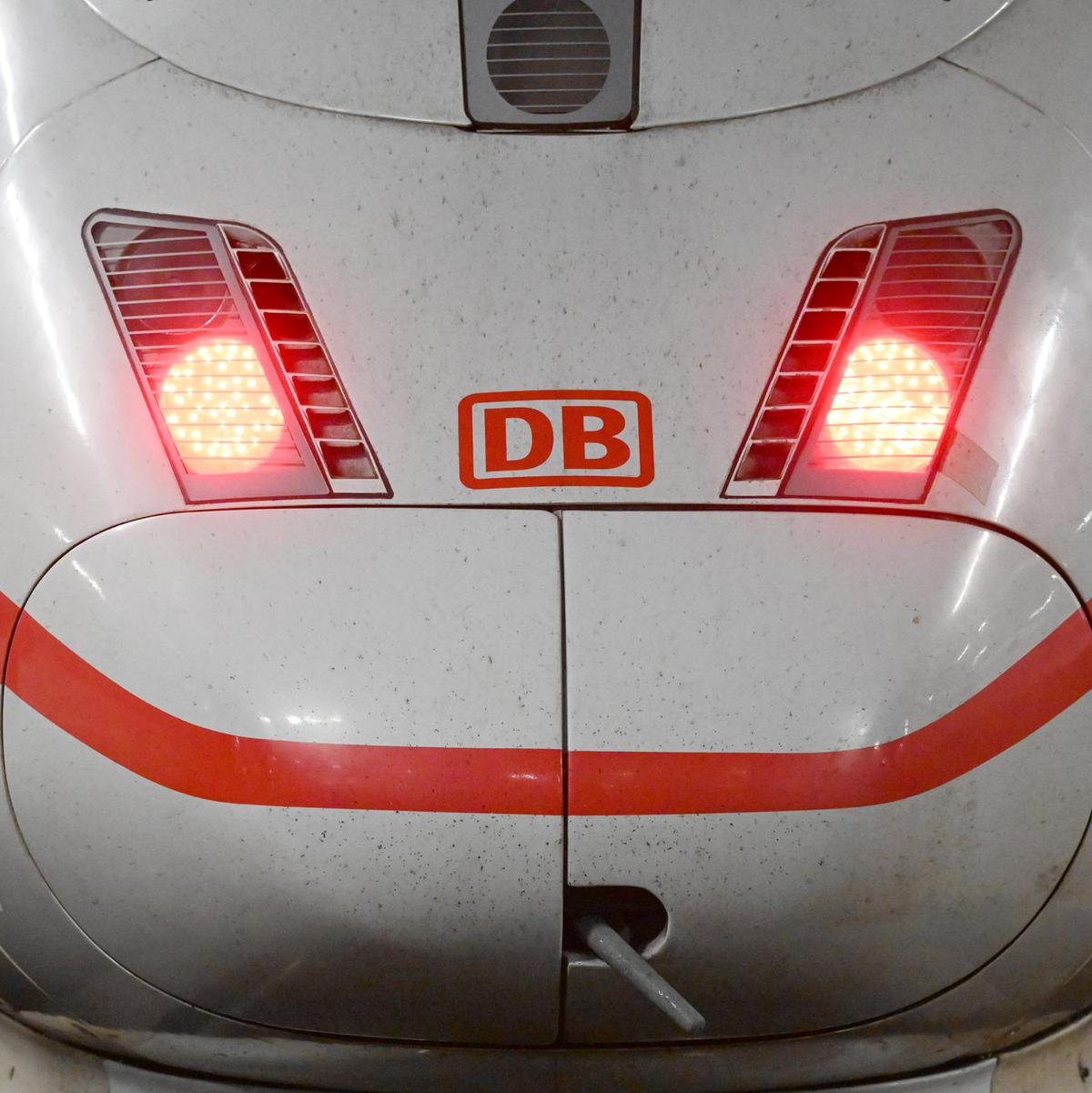 Der Halt Berlin-Spandau entfällt.  - Foto: Felix Hörhager/dpa