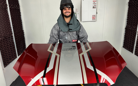 WorldSkills 2024: Jason Scherer aus dem Saarland repräsentiert das deutsche Fahrzeuglackierer-Handwerk bei der WM in Lyon - Foto: presseportal.de