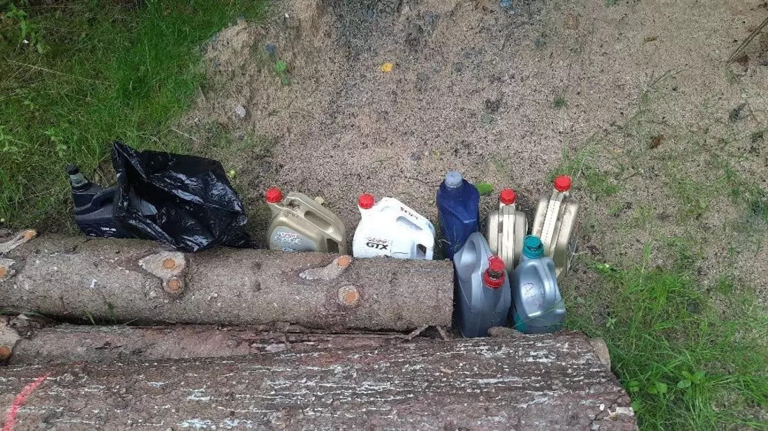 POL-KB: Vöhl-Marienhagen - Altölkanister in freier Natur entsorgt, Polizei ermittelt wegen Umweltstraftat - Bild: presseportal.de