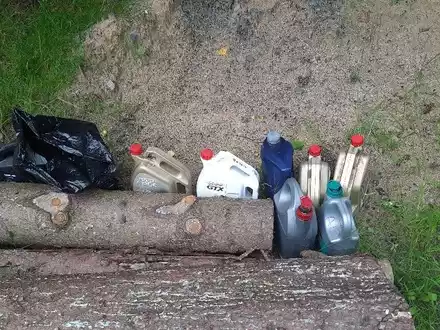POL-KB: Vöhl-Marienhagen - Altölkanister in freier Natur entsorgt, Polizei ermittelt wegen Umweltstraftat - Foto: presseportal.de