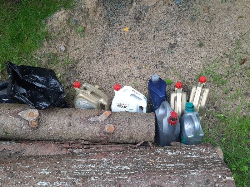 POL-KB: Vöhl-Marienhagen - Altölkanister in freier Natur entsorgt, Polizei ermittelt wegen Umweltstraftat - Foto: presseportal.de