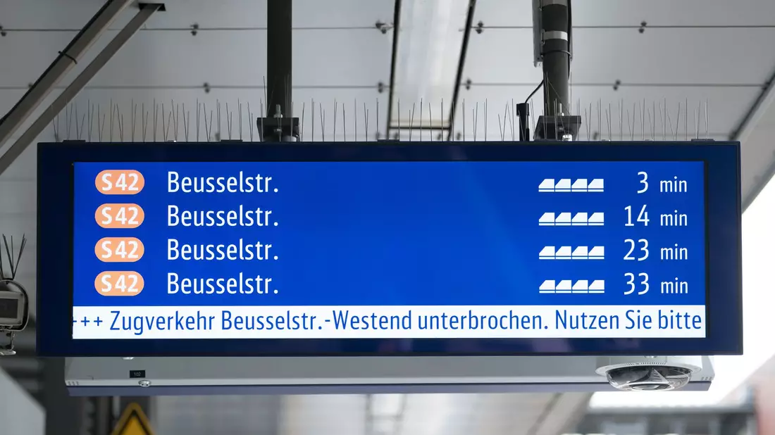 Die Ringbahn ist unterbrochen.  - Bild: Sebastian Gollnow/dpa