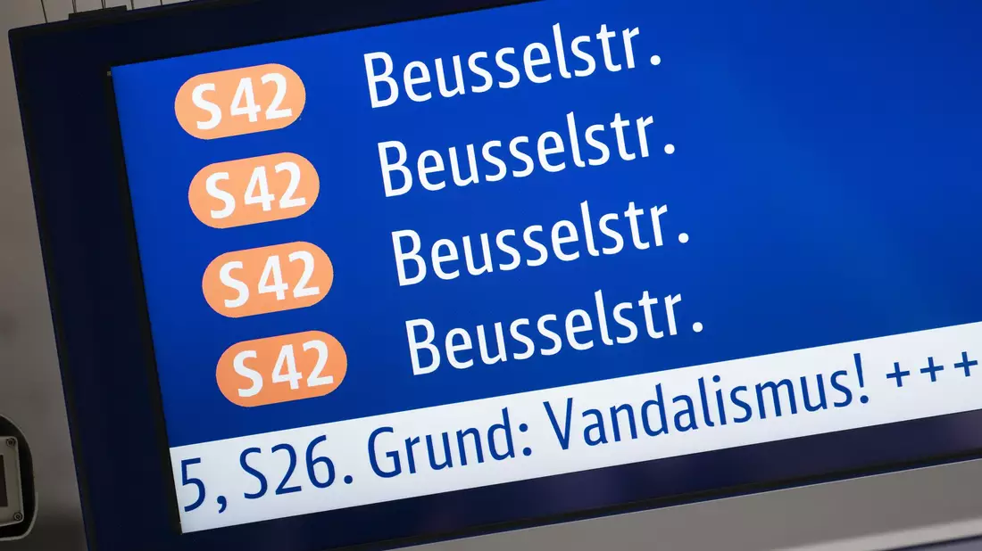 Grund ist laut S-Bahn Vandalismus. - Bild: Sebastian Gollnow/dpa