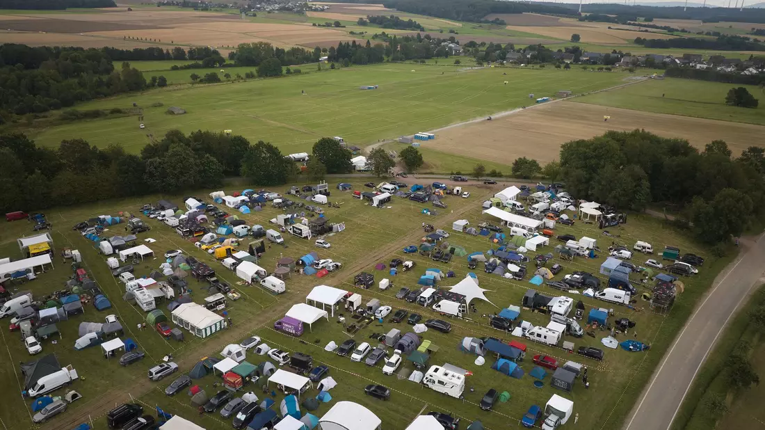 Das Wetter macht dem Camping einen Strich durch die Rechnung. (Archiv) - Bild: Thomas Frey/dpa