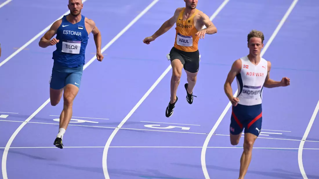 Bundeskanzler Olaf Scholz und seine Frau Britta Ernst sahen im Stade France unter anderem das Finale mit der deutschen 4x100-Meter-Staffel - Bild: Sven Hoppe/dpa