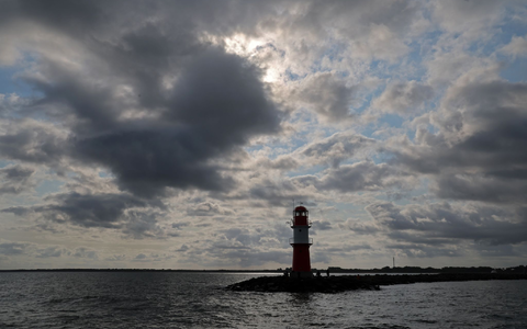 Maximal 28 Grad und einige Schauer: So lautet die Vorhersage des Wetterdienstes für Samstag (Archivbild). - Foto: Bernd Wüstneck/dpa Maximal 28 Grad und einige Schauer: So lautet die Vorhersage des Wetterdienstes für Samstag (Archivbild). - Foto: Bernd Wüstneck/dpa