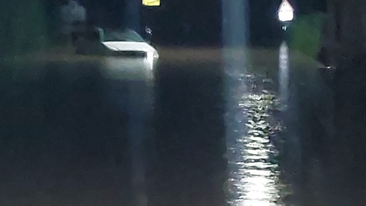 FW Borgentreich: Starkregenereignis in Borgentreich - Bühne. Viele Keller wurde überflutet. - Foto: presseportal.de