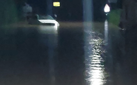 FW Borgentreich: Starkregenereignis in Borgentreich - BĂŒhne. Viele Keller wurde ĂŒberflutet. - Foto: presseportal.de FW Borgentreich: Starkregenereignis in Borgentreich - BĂŒhne. Viele Keller wurde ĂŒberflutet. - Foto: presseportal.de