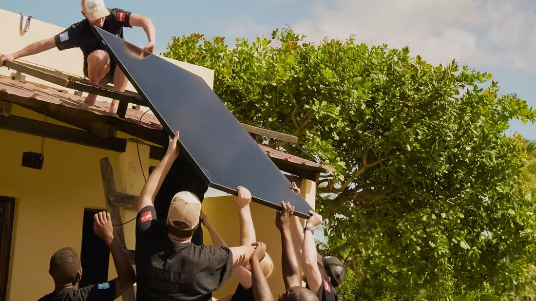 Solar-Partner unterstützen Neugeborene und Mütter in Afrika mit solarbetriebener Frischwasserinstallation - Bild: presseportal.de