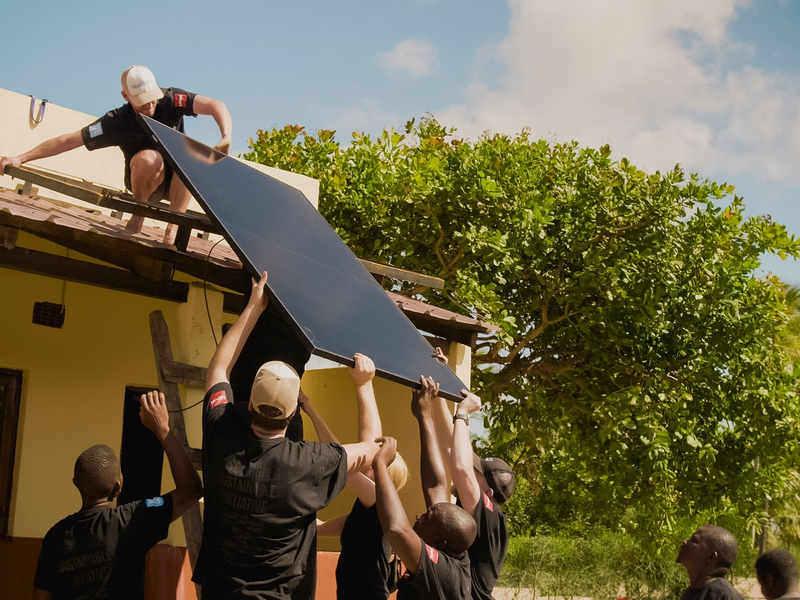 Solar-Partner unterstützen Neugeborene und Mütter in Afrika mit solarbetriebener Frischwasserinstallation - Foto: presseportal.de