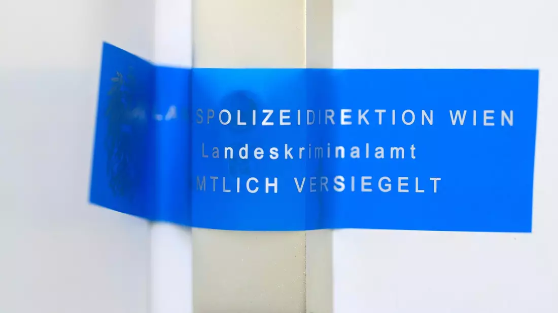 In einer Wiener Wohnung wurde die Ehefrau des Verdächtigen tot aufgefunden. - Bild: Max Slovencik/APA/dpa