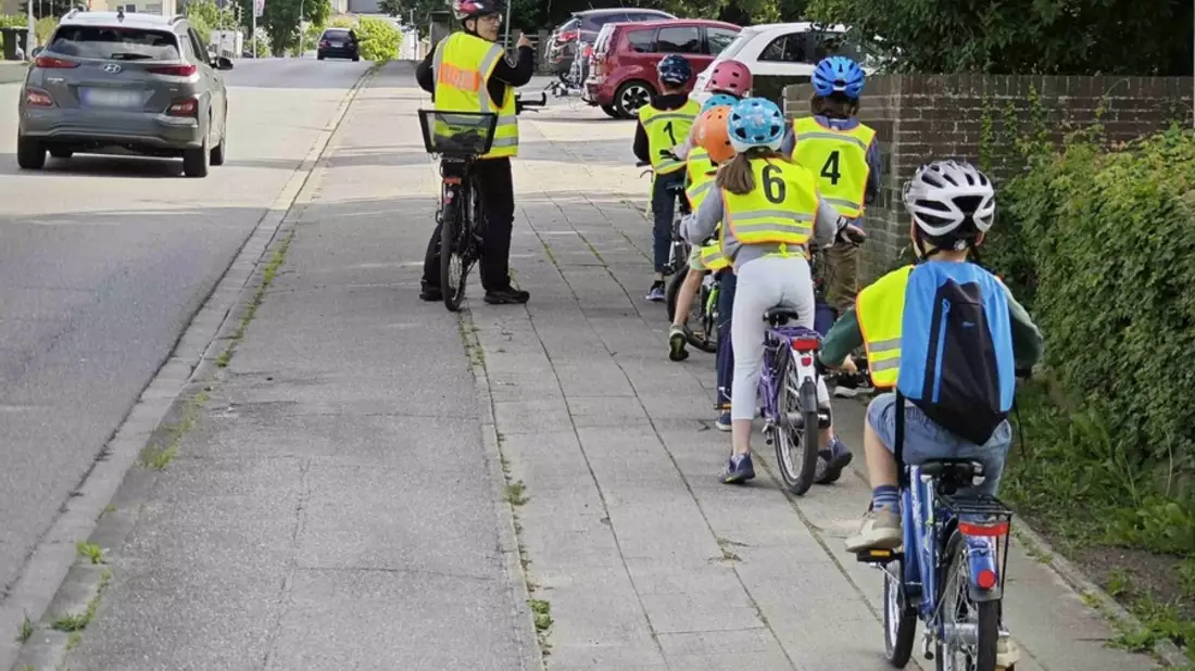 POL-HL: Ostholstein - Eutin / Ferien-Radfahrkurs auf dem Verkehrsübungsplatz in Eutin - Bild: presseportal.de