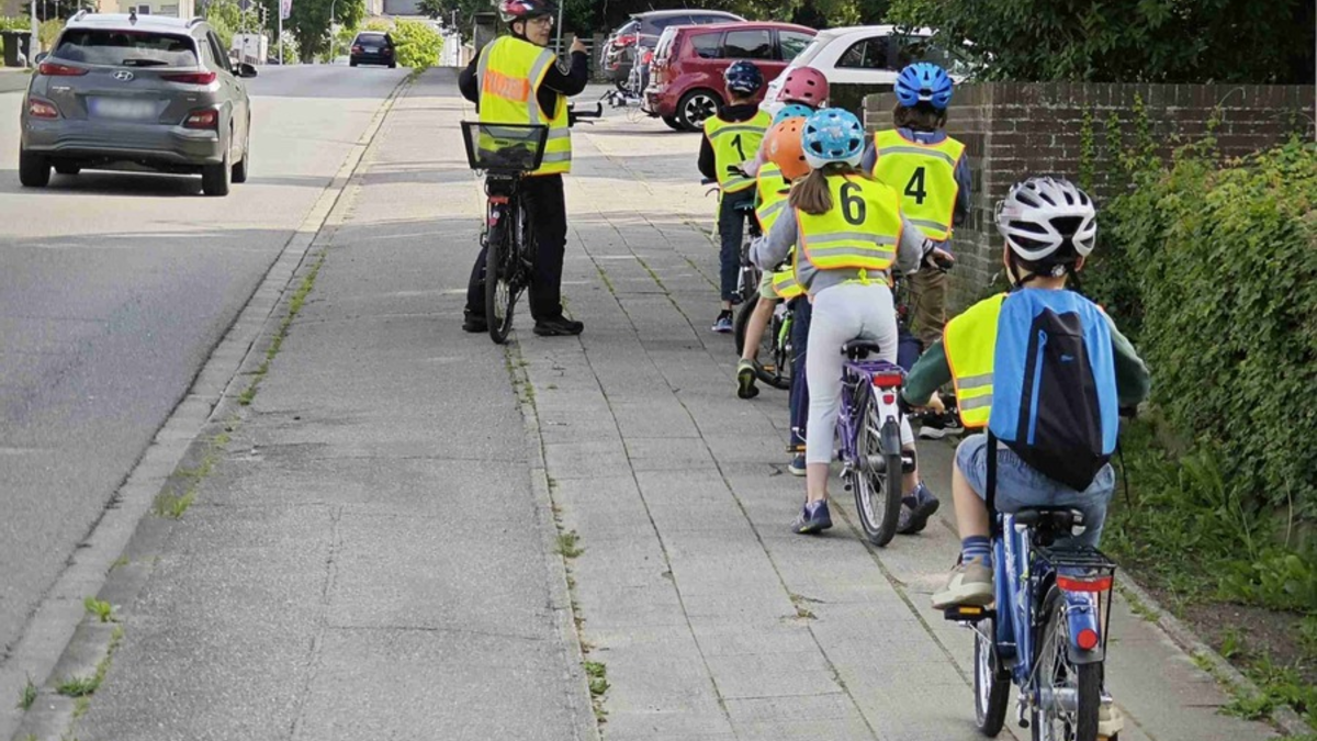 POL-HL: Ostholstein - Eutin / Ferien-Radfahrkurs auf dem Verkehrsübungsplatz in Eutin - Foto: presseportal.de