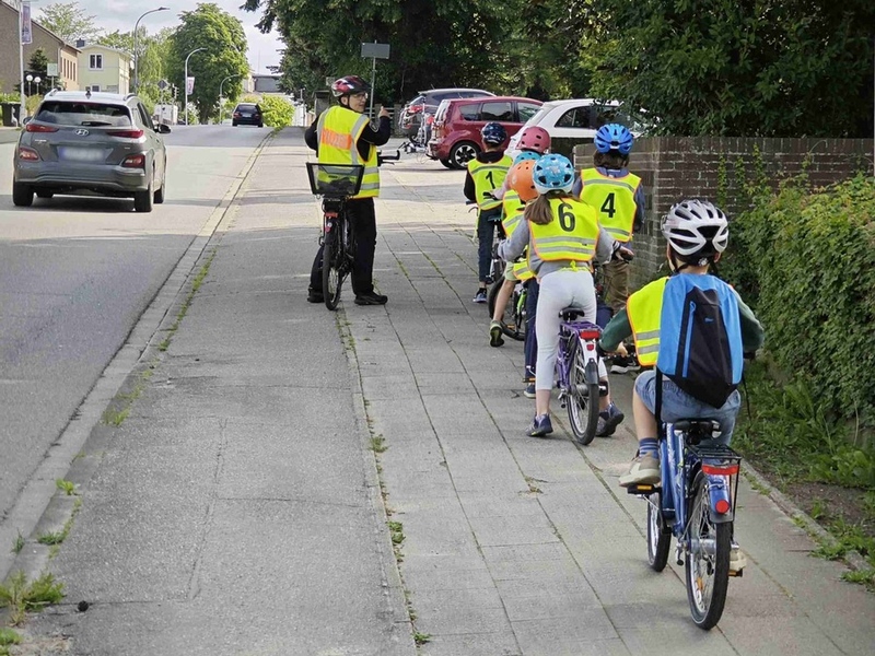 POL-HL: Ostholstein - Eutin / Ferien-Radfahrkurs auf dem Verkehrsübungsplatz in Eutin - Foto: presseportal.de