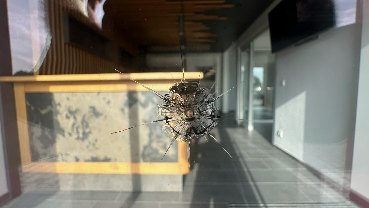 POL-MI: Lastwagen kollidiert mit Kleintransporter - Foto: presseportal.de