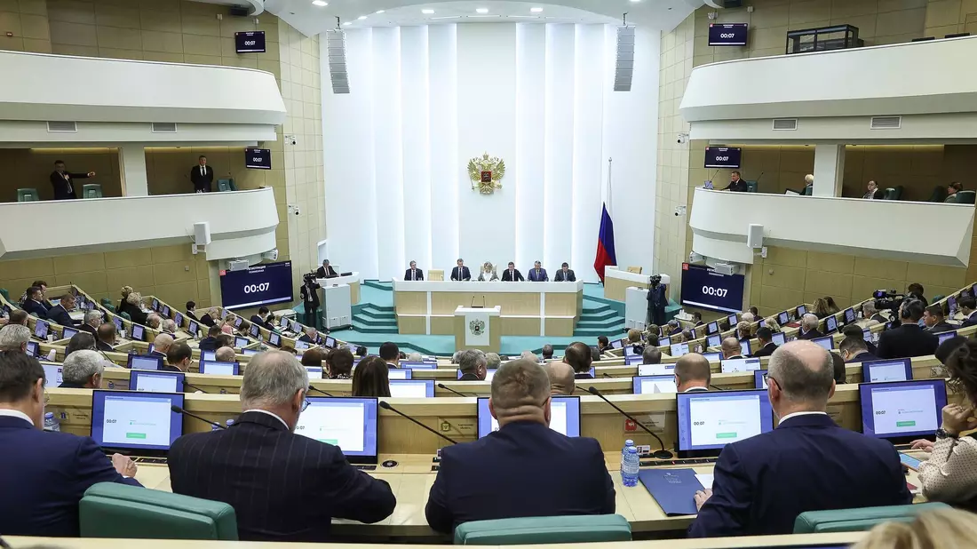 Ein Senator im russischen Föderationsrat soll einen Mord in Auftrag gegeben haben. (Archivbild) - Bild: ---/The Federation Council of The Federal Assembly of The Russian Federation/AP/dpa