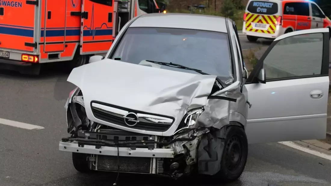 POL-MI: Drei Verletzte bei Kreuzungsunfall - Bild: presseportal.de