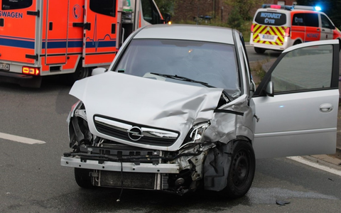 POL-MI: Drei Verletzte bei Kreuzungsunfall - Foto: presseportal.de