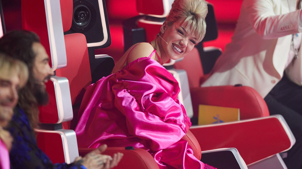 Hat gut lachen angesichts eines Single-Chartrekords: Shirin David. (Archivbild) - Foto: Joerg Carstensen/dpa