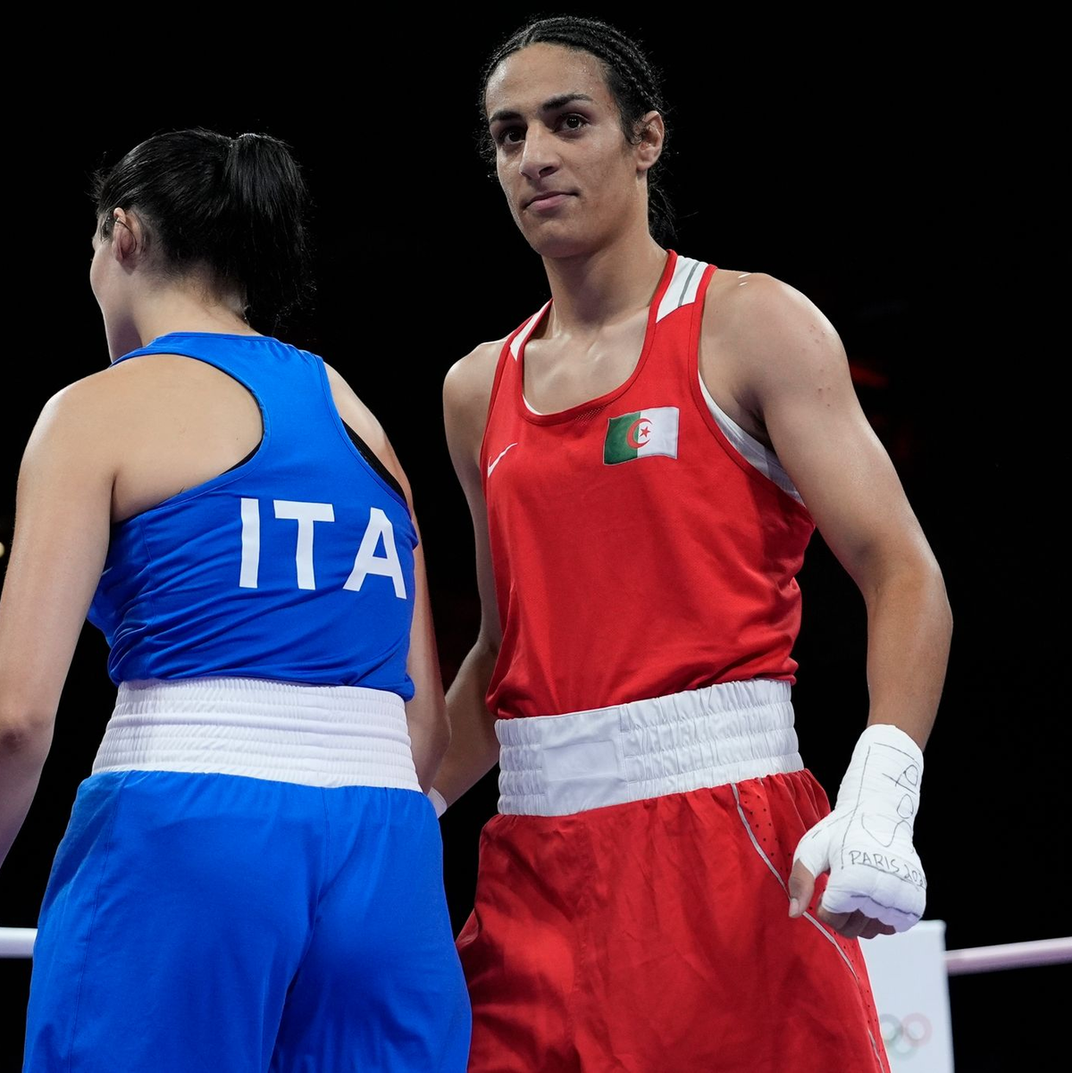 Die unterlegene Carini wollte Khelif zunächst nicht gratulieren. Ihr Verhalten bedauert die Italienerin.  - Foto: John Locher/AP