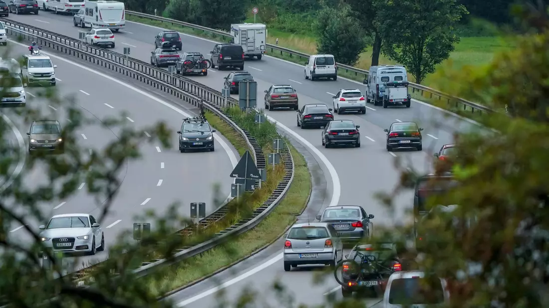 Es lief auf fast allen deutschen Autobahnen am Freitag. (Symbolbild) - Bild: Uwe Lein/dpa