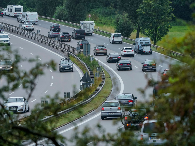 Es lief auf fast allen deutschen Autobahnen am Freitag. (Symbolbild) - Foto: Uwe Lein/dpa