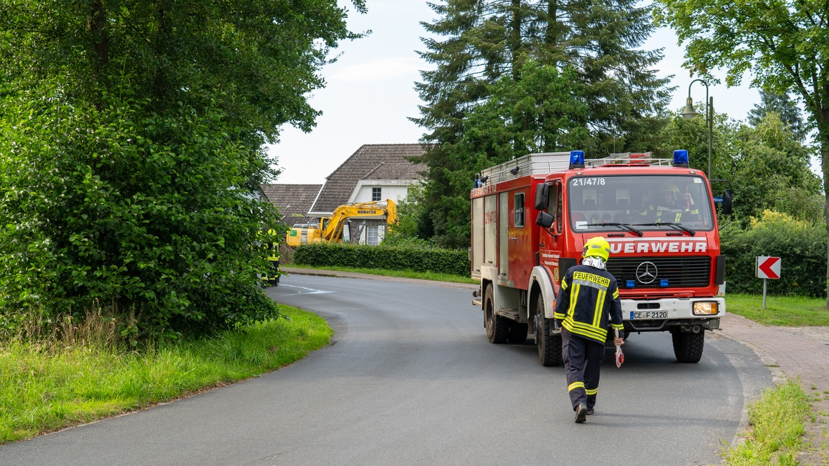 FW Flotwedel: Feuerwehren rücken erneut zu beschädigter Gasleitung nach Baggerarbeiten aus - Foto: presseportal.de