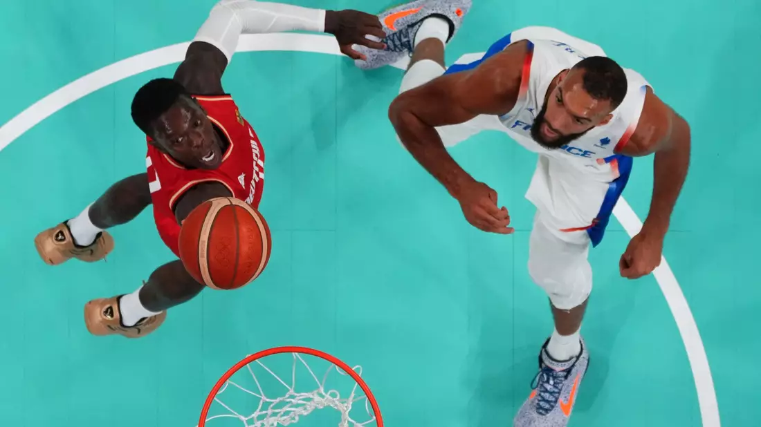 Dennis Schröder (l.) und die deutschen Basketballer spielten sich in einen Rausch. - Bild: Brian Snyder/Pool Reuters/AP