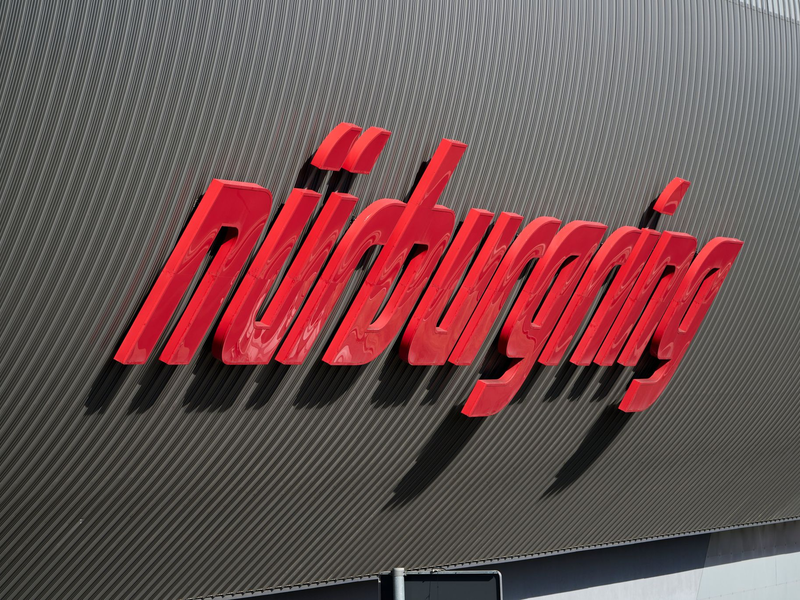 Bei einer Explosion auf dem Nürburgring sind mehrere Menschen verletzt worden. (Archivbild) - Foto: Sascha Ditscher/dpa