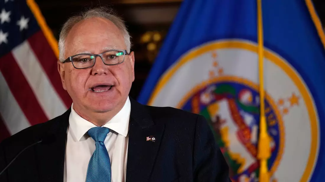 Der Gouverneur von Minnesota, Tim Walz, verbrachte bereits viele Jahre als Abgeordneter im Repräsentantenhaus. (Archivbild) - Bild: Abbie Parr/AP/dpa