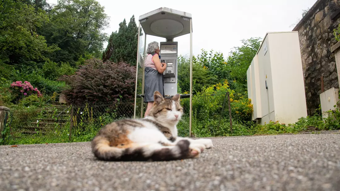 In einer Telefonzelle im Elsass rufen Menschen aus der ganzen Welt an. - Bild: Florian Bodenmüller/SWD - Südwestdeutsches Mediennetzwerk GmbH/dpa