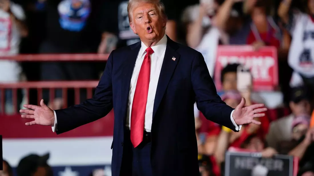 Trump will gegen Harris zu einem TV-Duell antreten. (Archivbild) - Bild: Matt Rourke/AP