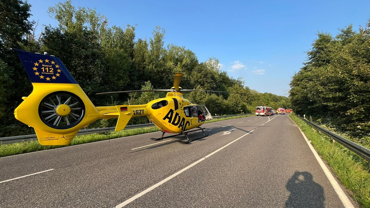 FW Bergheim: Schwerverletzter Motorradfahrer nach Unfall in Bergheim Rettungshubschrauber im Einsatz - Landstraße voll gesperrt - Foto: presseportal.de