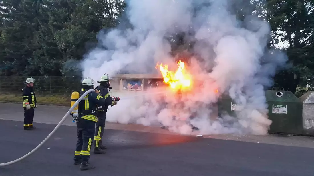 FW Celle: Containerbrand - Bild: presseportal.de