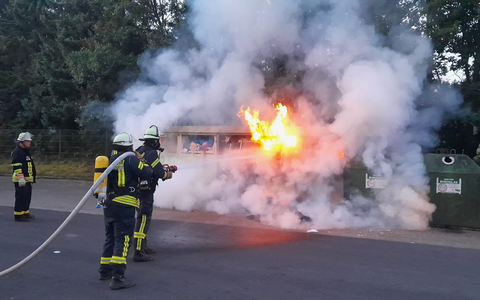 FW Celle: Containerbrand - Foto: presseportal.de