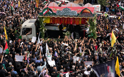 Trauerfeier für den getöteten Hanija in Teheran. (Archivbild)  - Foto: Vahid Salemi/AP/dpa