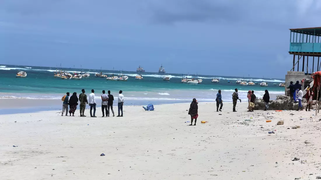 Die Terrororganisation Al-Shabaab hat an einem beliebten Strand in der Hauptstadt Mogadischu zugeschlagen. - Bild: Hassan Bashi/XinHua/dpa