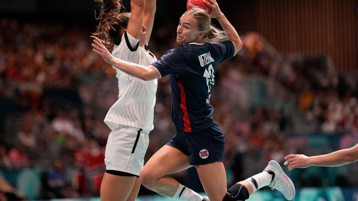 Gegen Norwegen jubeln Antje Döll und das DHB-Team lediglich in der Anfangsphase. - Foto: Aaron Favila/AP/dpa