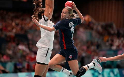 Die Handballer feiern bei den Olympischen Spielen den größen Erfolg seit dem EM-Titel 2016. - Foto: Aaron Favila/AP/dpa
